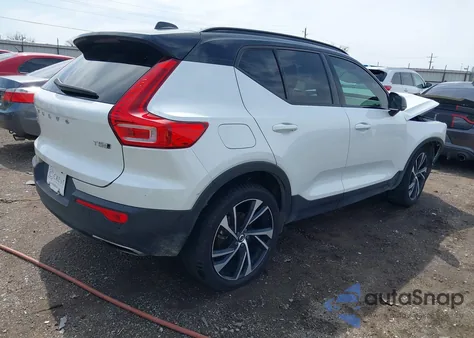 2019 Volvo Xc40 T5 Momentum/T5 R-Design z USA, uszkodzony, nr VIN YV4162XZ8K2004420